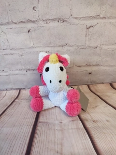 Sedící růžový jednorožec